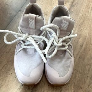 Nike fat rope lace comfort shoe